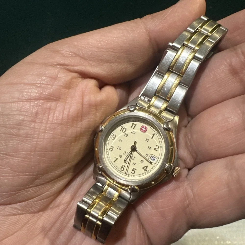 Working Vtg Wenger Swiss Watch Date SAK Design LADIES WATCH 30mm Two tone 7.5
